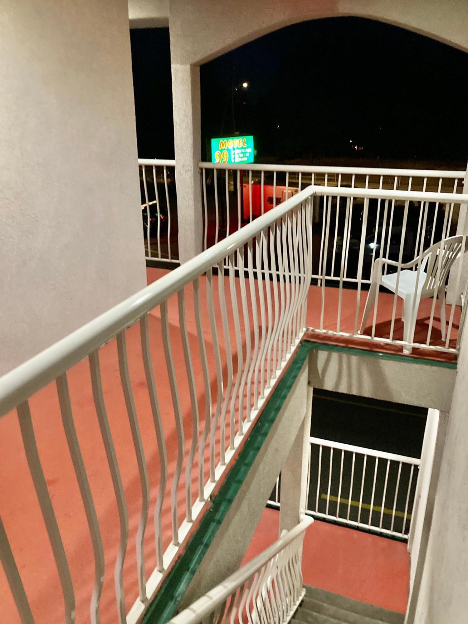 Motel 99 Grand Forks Exterior photo